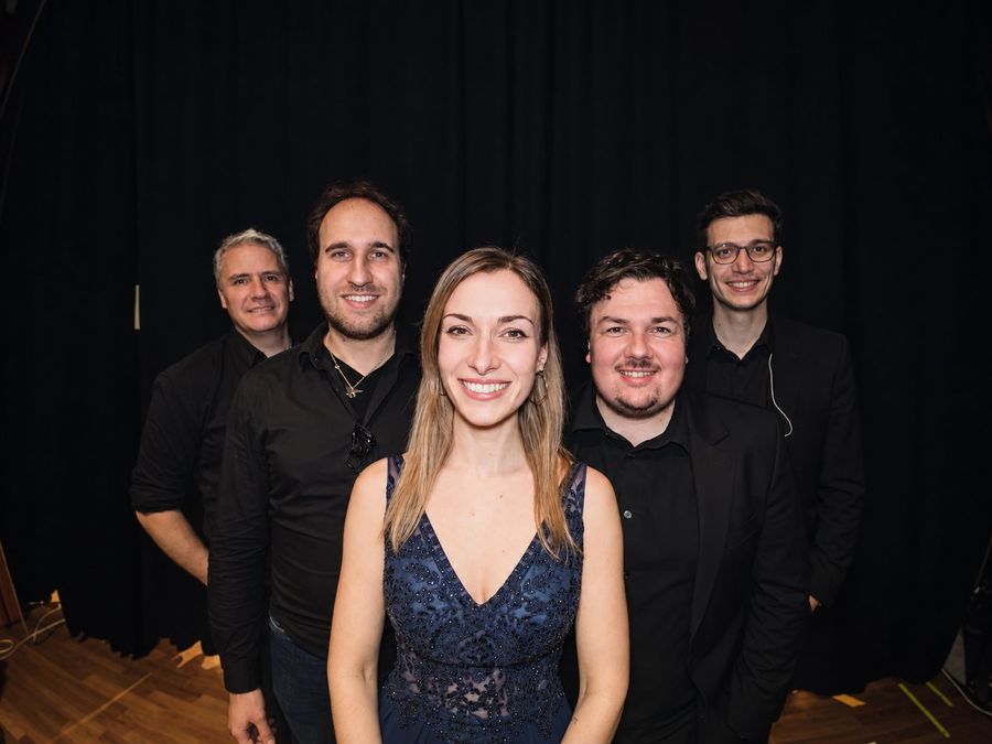 Die fünf Musiker von Iris' Coffeeshop